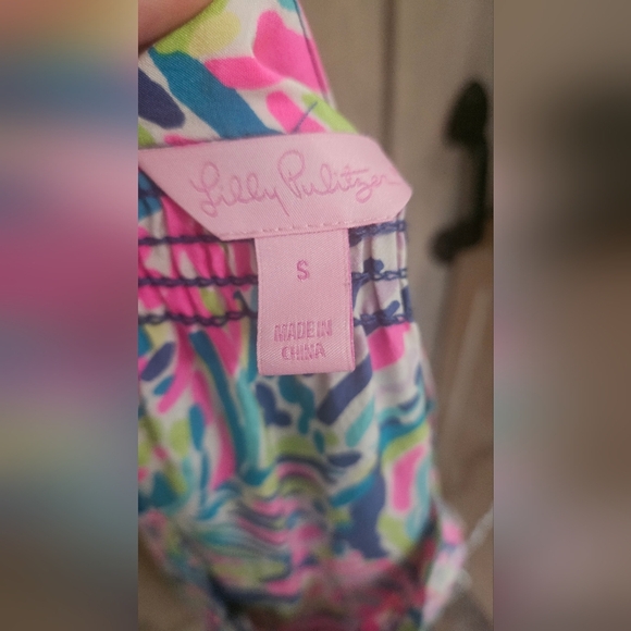 LILLY PULITZER Elsa Silk Top In Indigo Palm Reader Color. Size Small - Picture 3 of 13